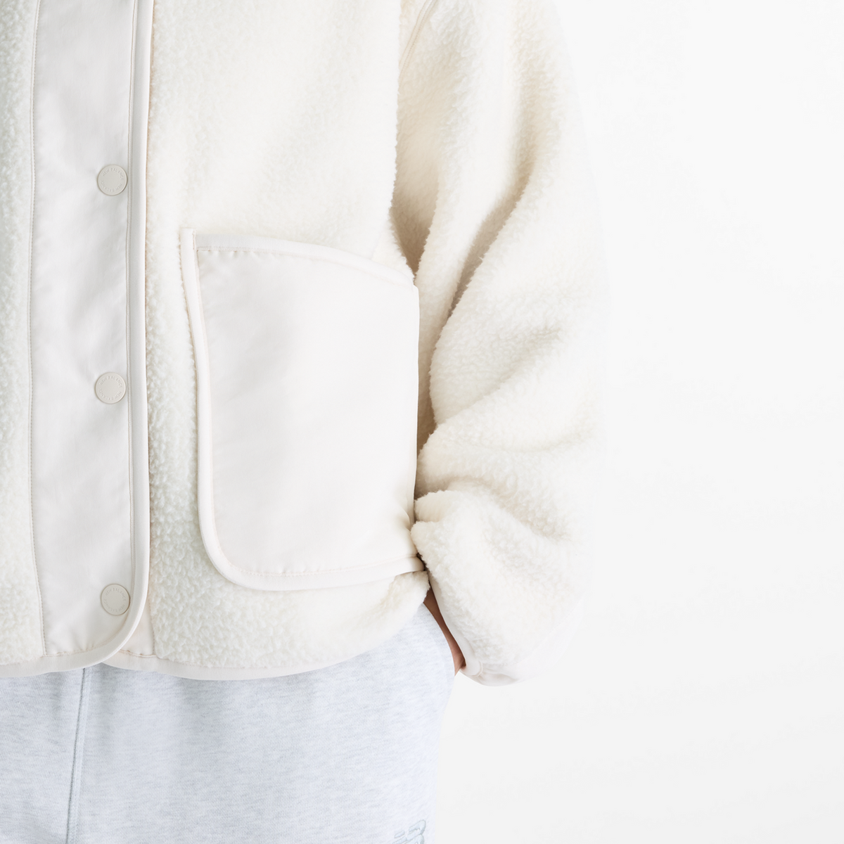 New Balance W High Pile Fleece Jacket in BEIGE