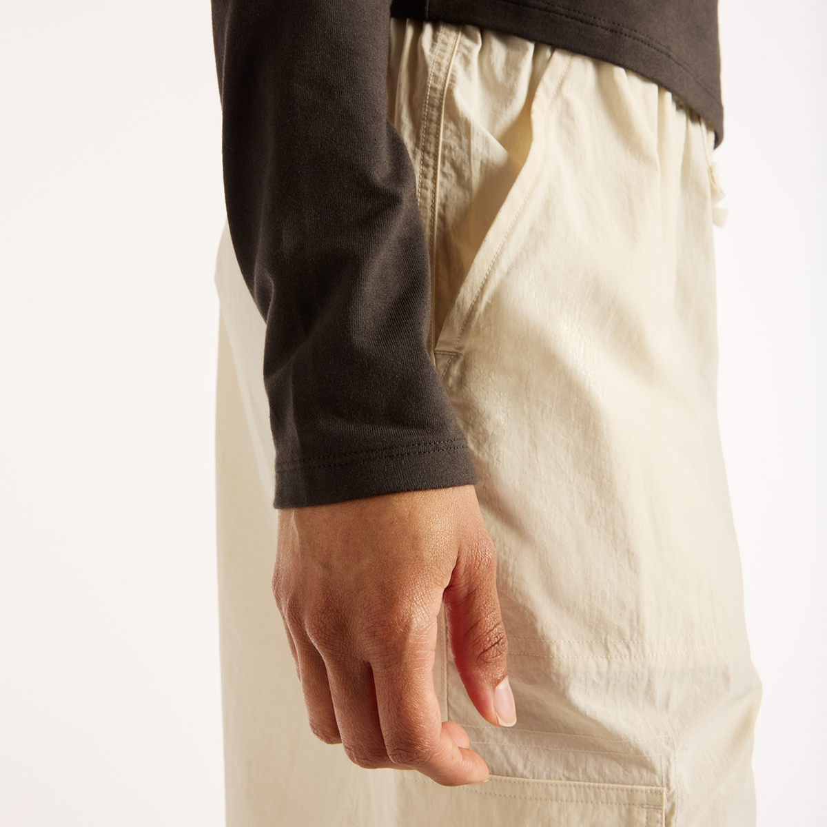 New Balance W Open-Back Fitted Long Sleeve in SCHWARZ