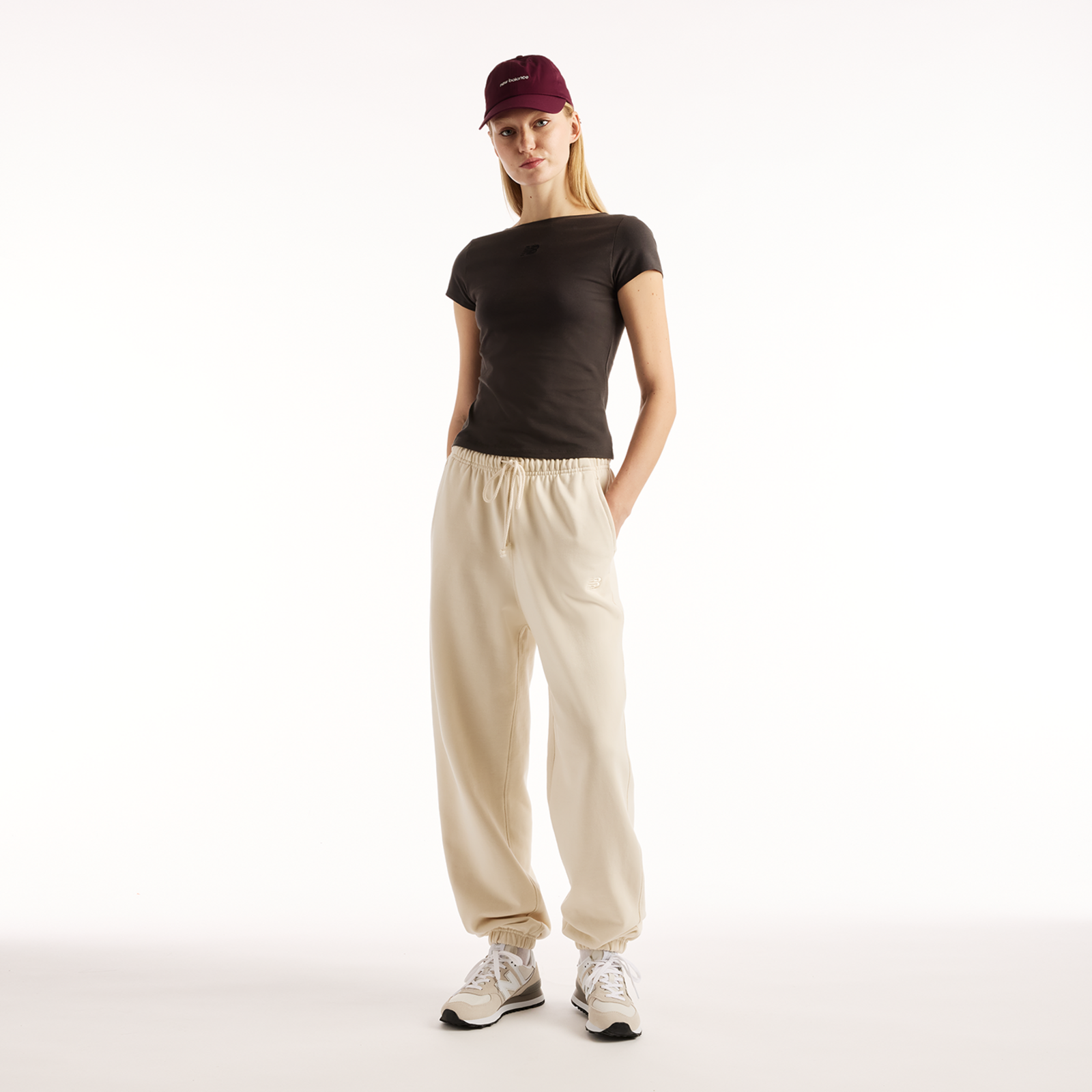 New Balance W Open-Back Fitted T-Shirt in