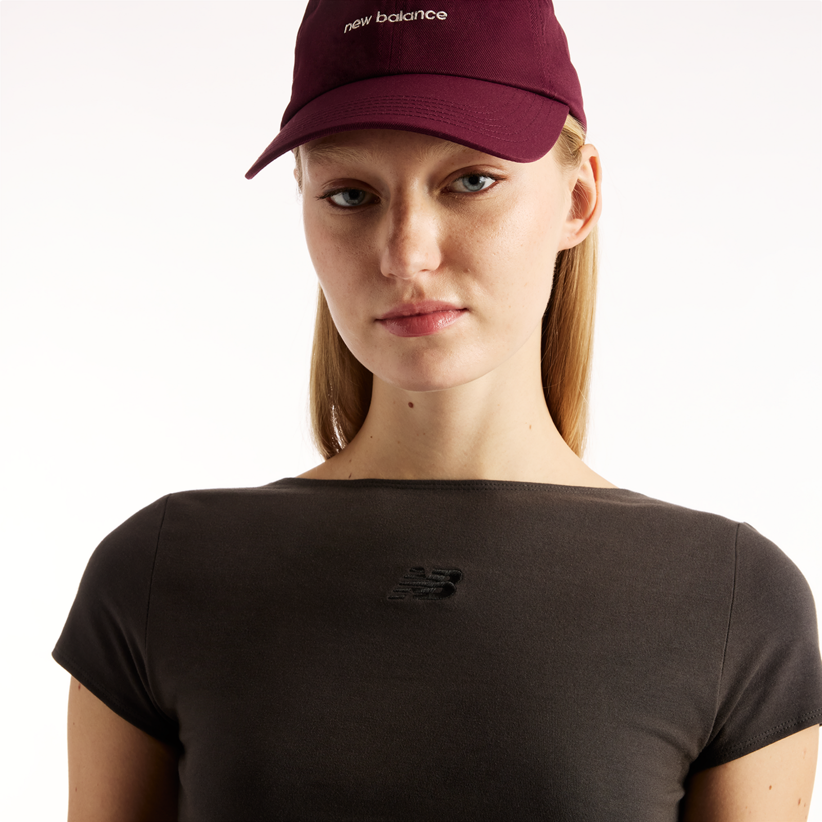 New Balance W Open-Back Fitted T-Shirt in