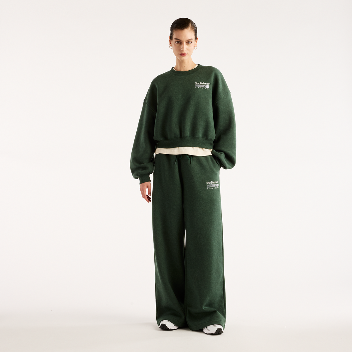 New Balance W Trackside Fleece Crew in GRÜN
