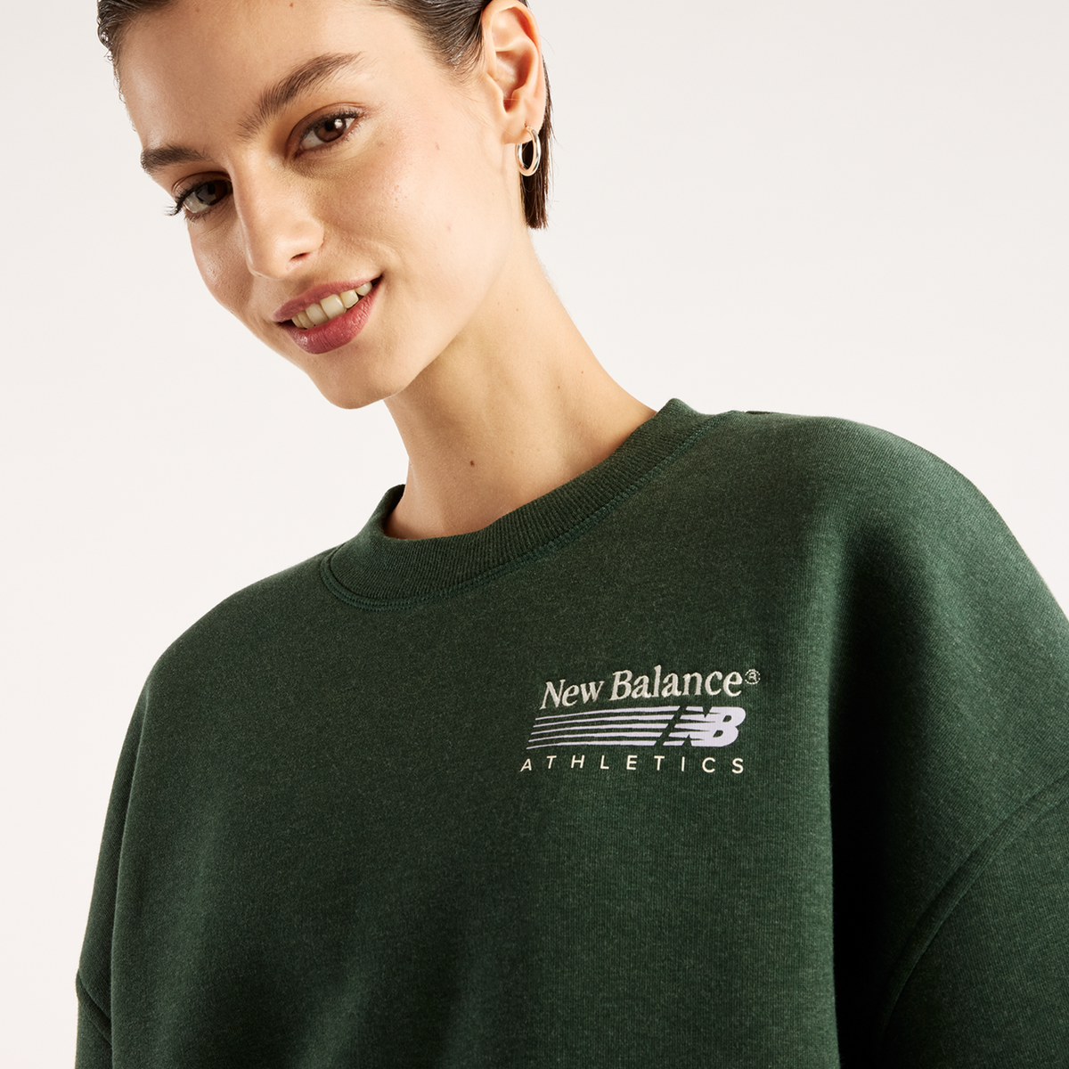 New Balance W Trackside Fleece Crew in GRÜN