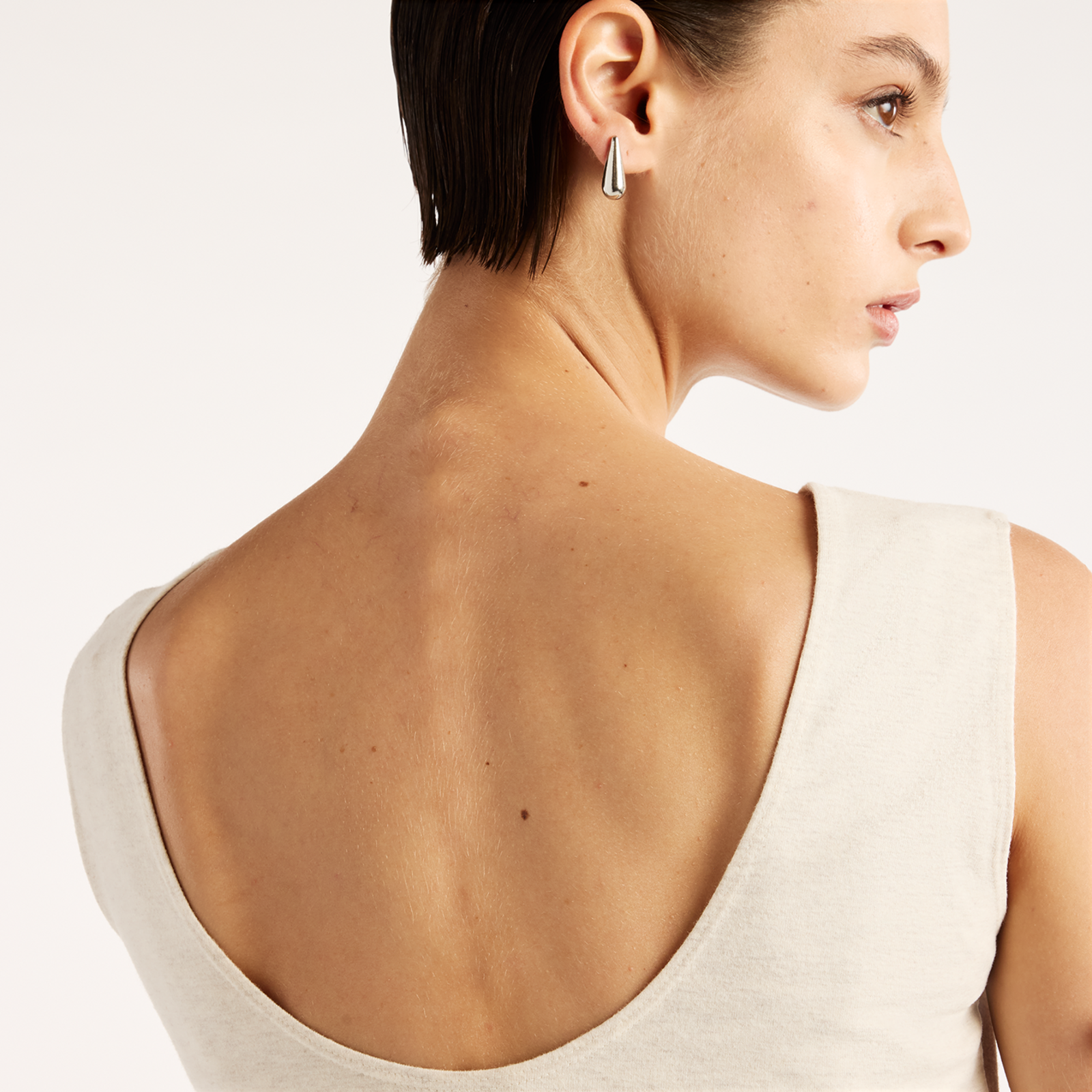 New Balance W Open-Back Fitted Tank in