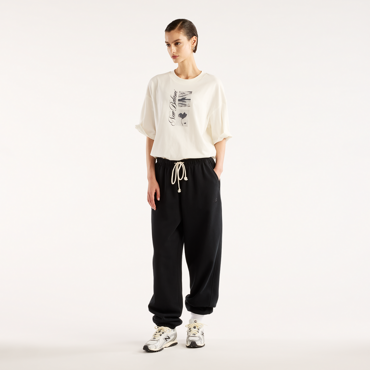 New Balance W Pressed Flowers Script Oversized T-Shirt in WEISS