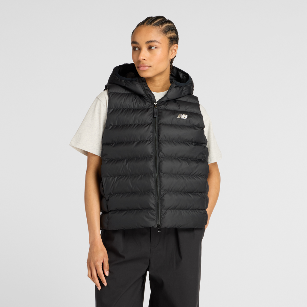 New Balance W Hooded Puffer Vest in SCHWARZ