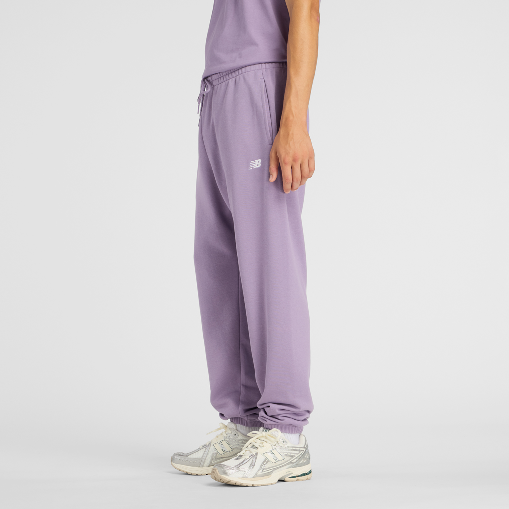 New Balance Sport Essentials French Terry Jogger in VIOLETT