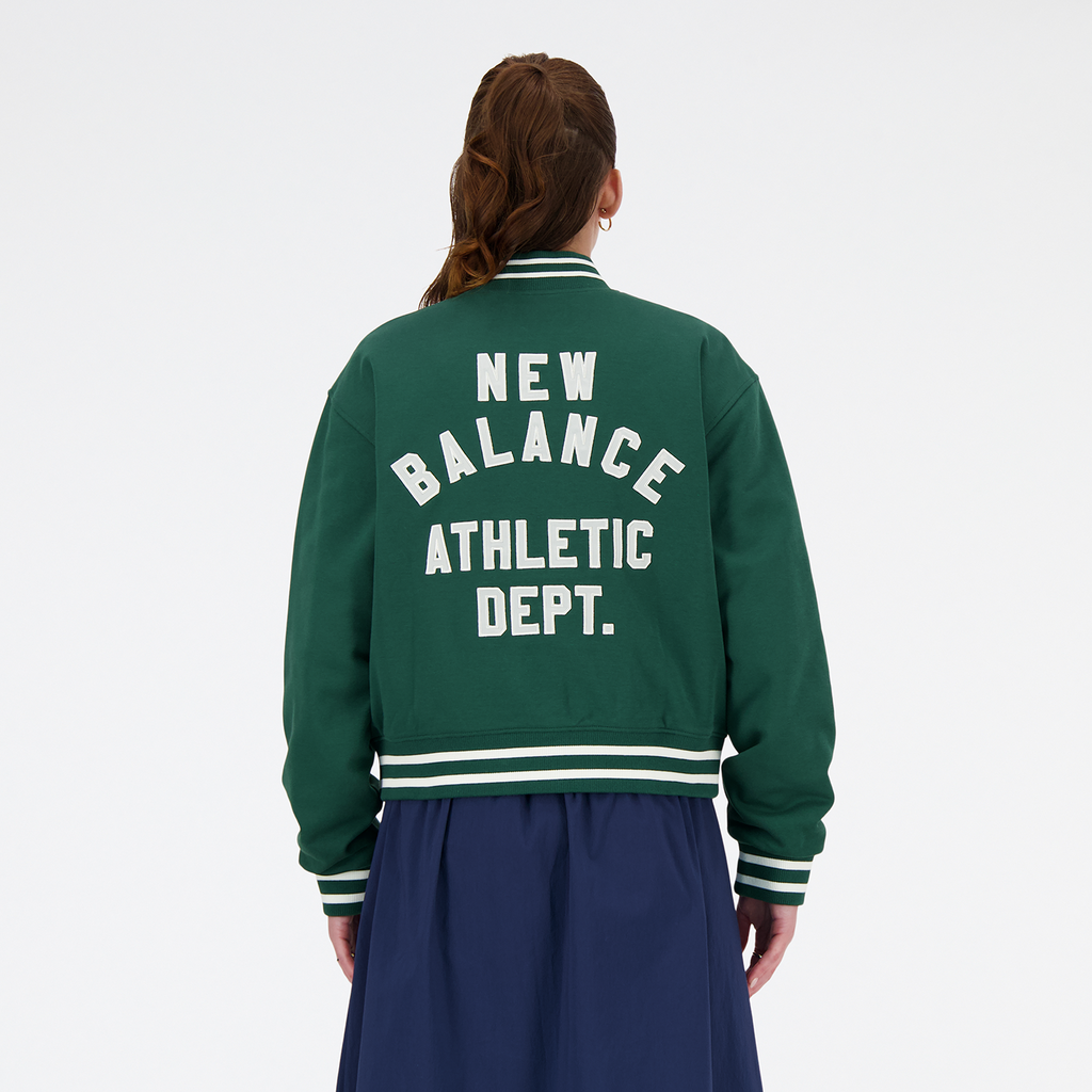 W Sportswear's Greatest Hits Interlock Varsity Jkt nightwatch green model_bild_back_brandshop