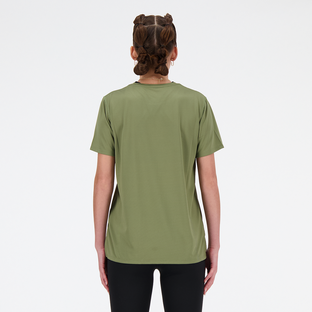 W New Balance Short Sleeve dark olivine model_bild_back_brandshop