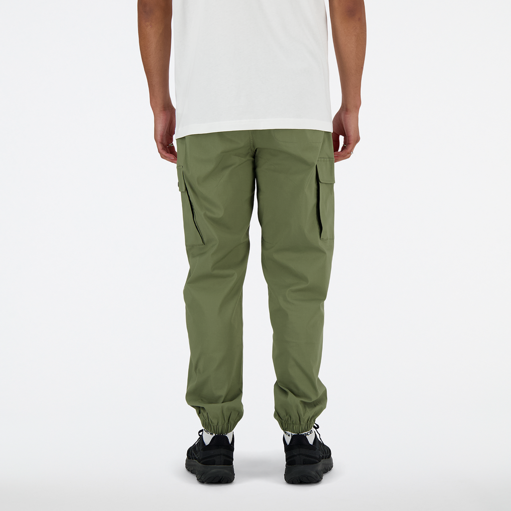 Twill Cargo Jogger dark olivine model_bild_back_brandshop