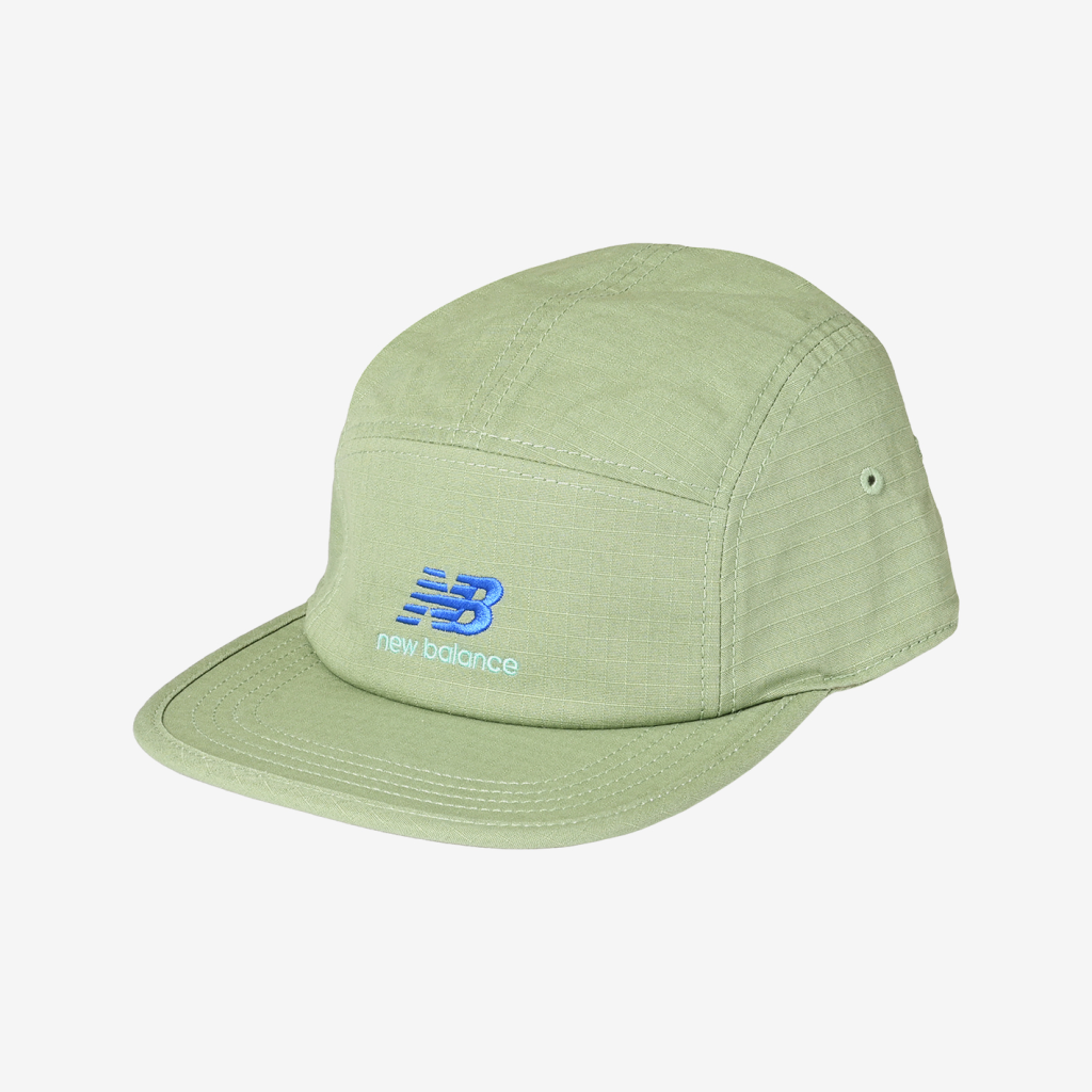 New Balance 5 Panel Camper Stacked in GRÜN