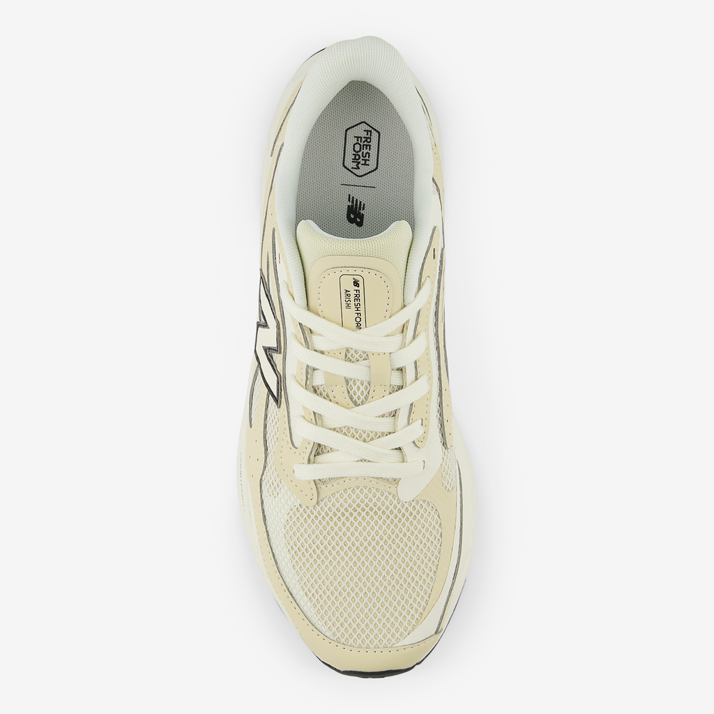 New Balance M Arishi v4 Laufschuhe in BEIGE