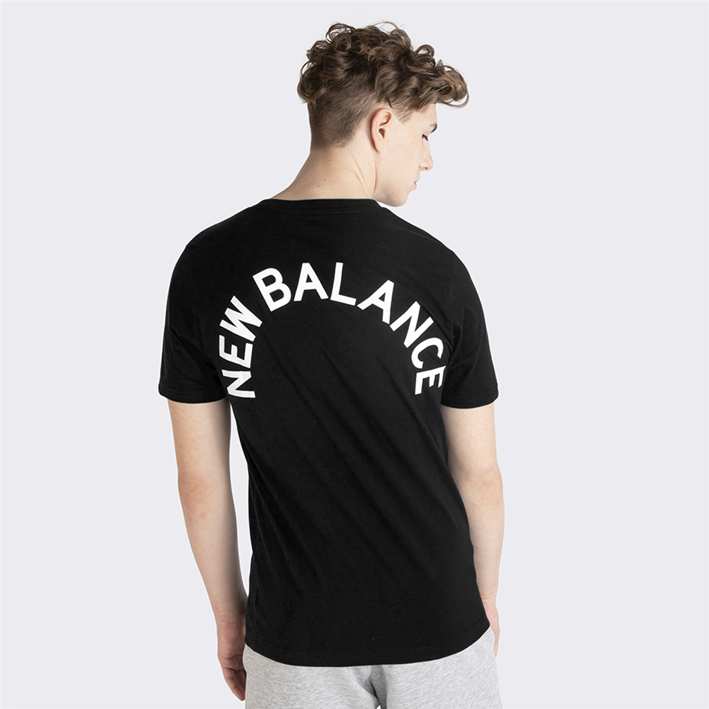 NB Classic Arch Tee black model_bild_back_brandshop