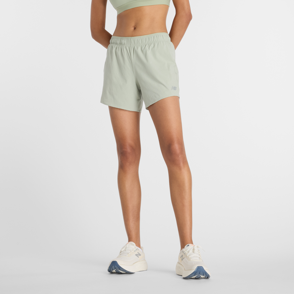 New Balance W RC Seamless Short 5 Inch in GRÜN