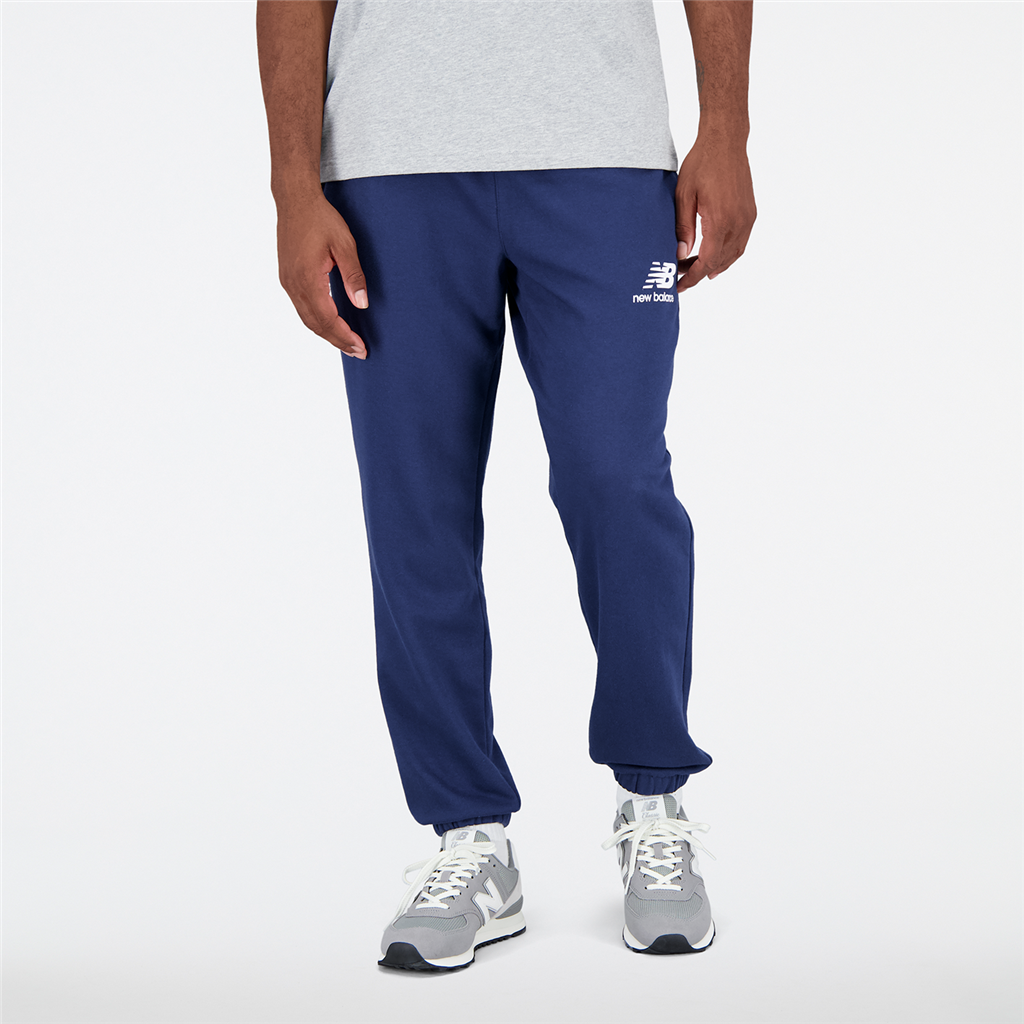 Essentials Stacked Logo Sweatpant nb navy model_bild_brandshop