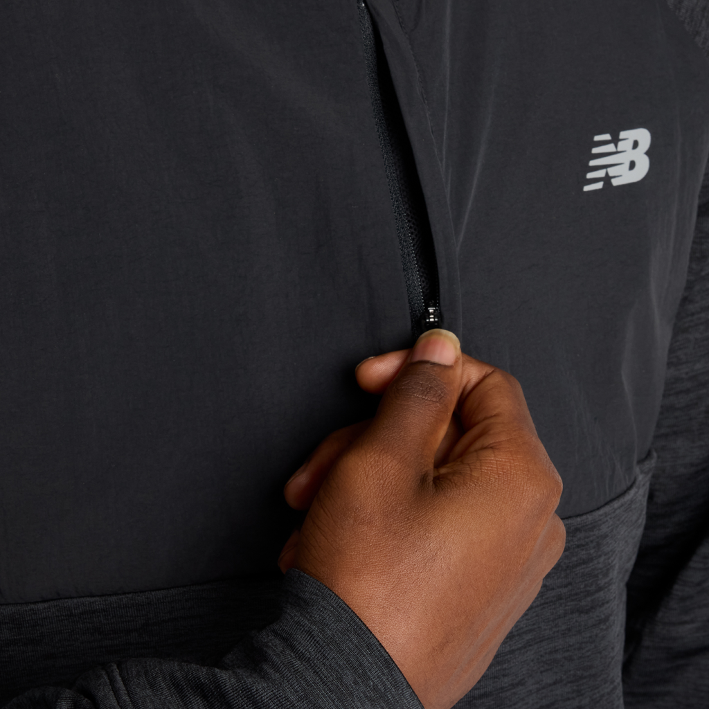 New Balance Heat Grid Balaclava Hoodie in SCHWARZ