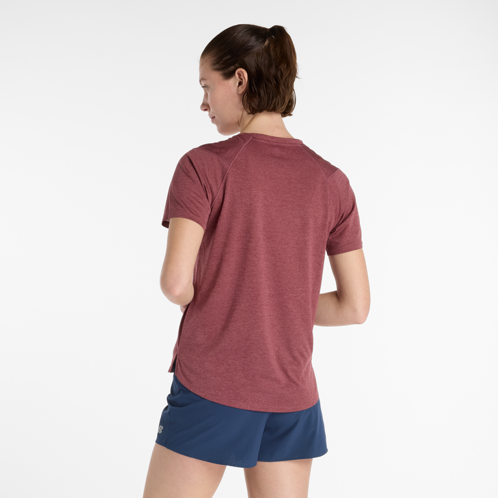 New Balance W NB Athletics Short Sleeve in ROT