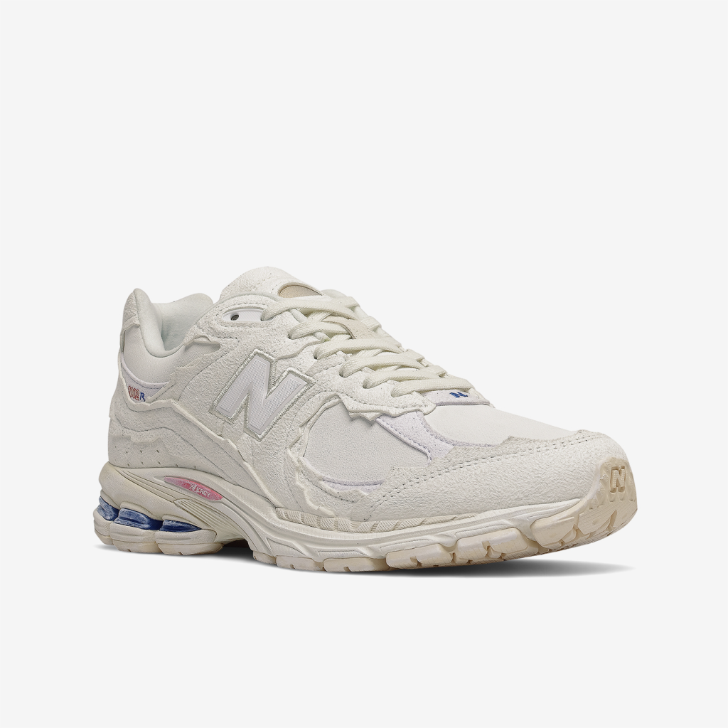 New Balance 2002R Protection Pack in WEISS