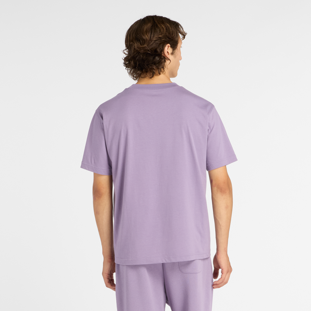 New Balance Sport Essentials Small Logo T-Shirt in VIOLETT