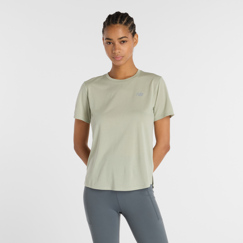 New Balance W NB Athletics Short Sleeve in GRÜN