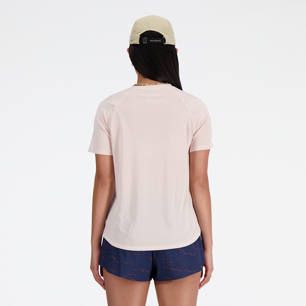 W NB Athletics Short Sleeve quartz pink heather model_bild_back_brandshop