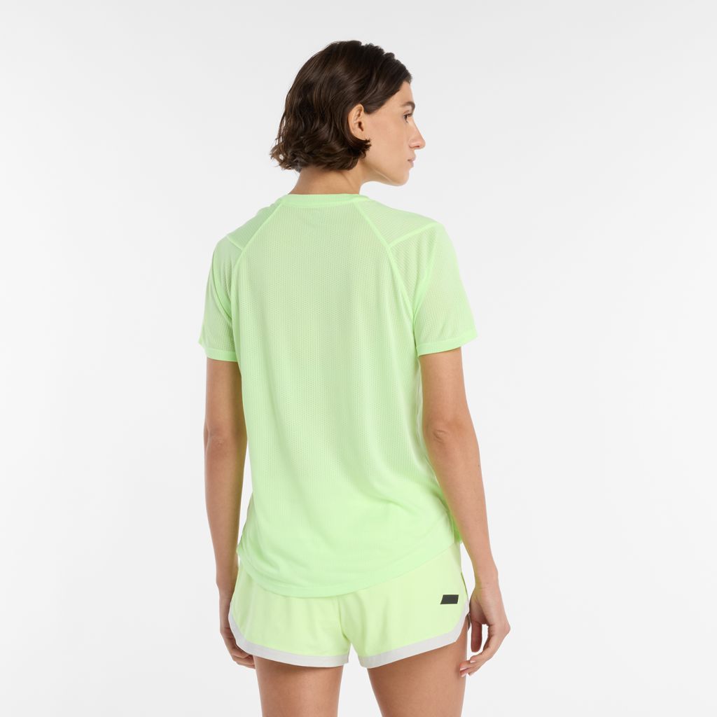 New Balance W NB Athletics Short Sleeve in GRÜN
