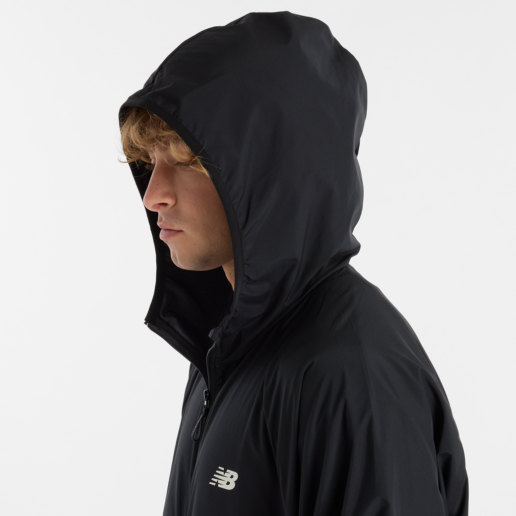 New Balance Athletics Packable Jacket in SCHWARZ