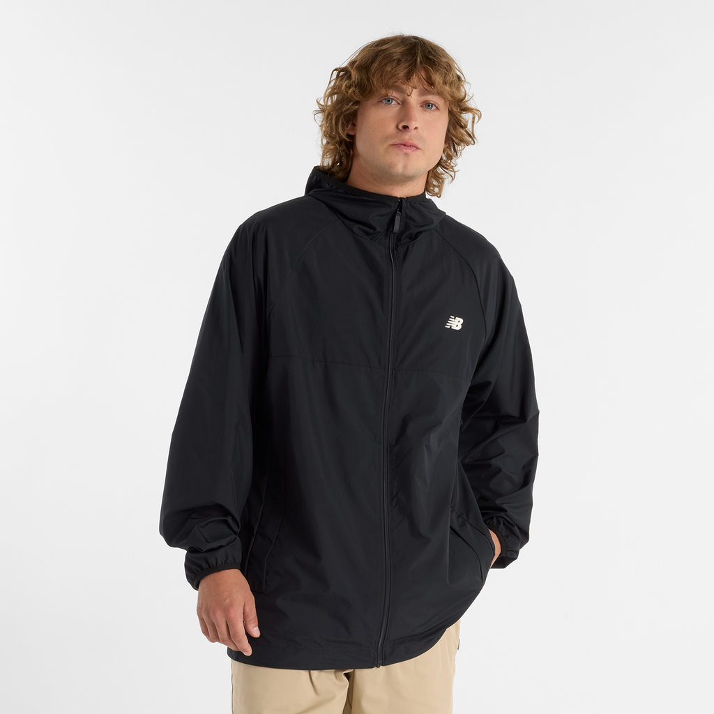 New Balance Athletics Packable Jacket in SCHWARZ