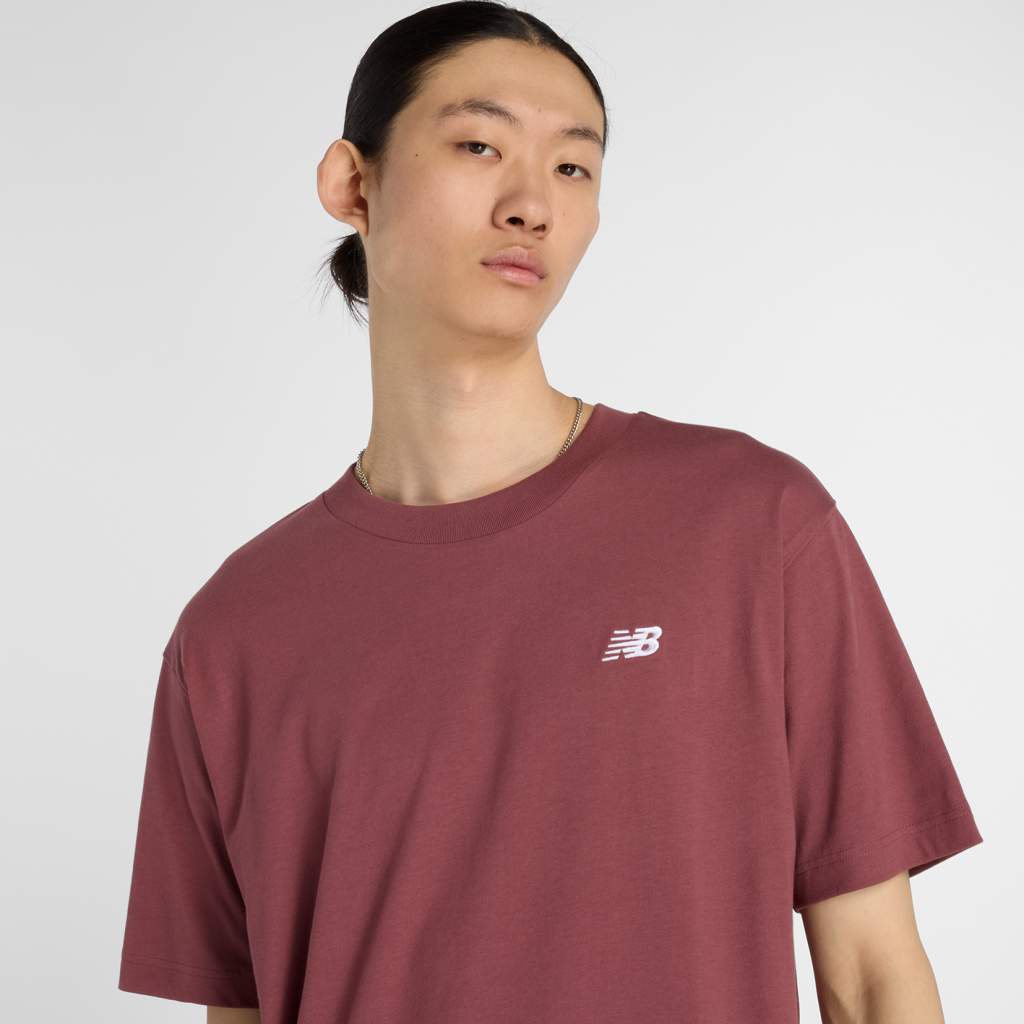 New Balance Sport Essentials Small Logo T-Shirt in ROT