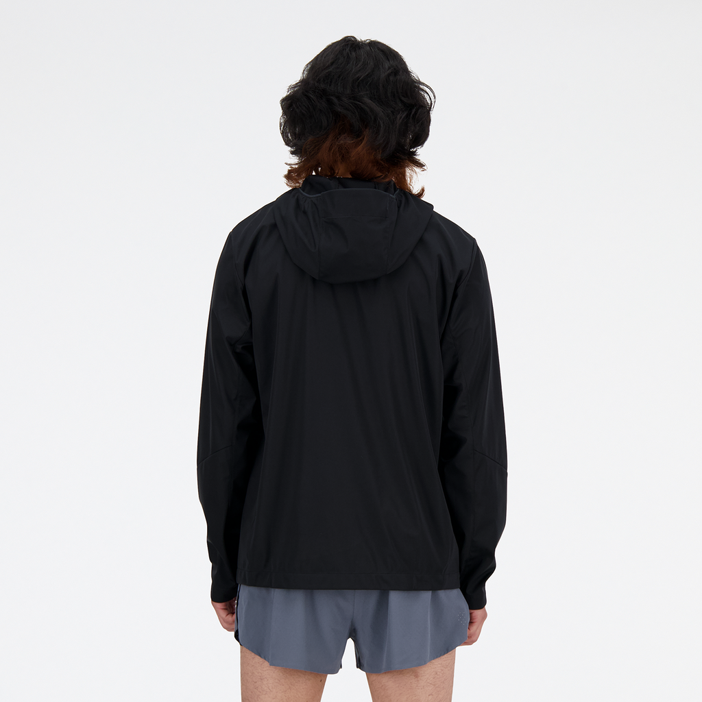 NB Athletics Water Defy Jacket black model_bild_back_brandshop