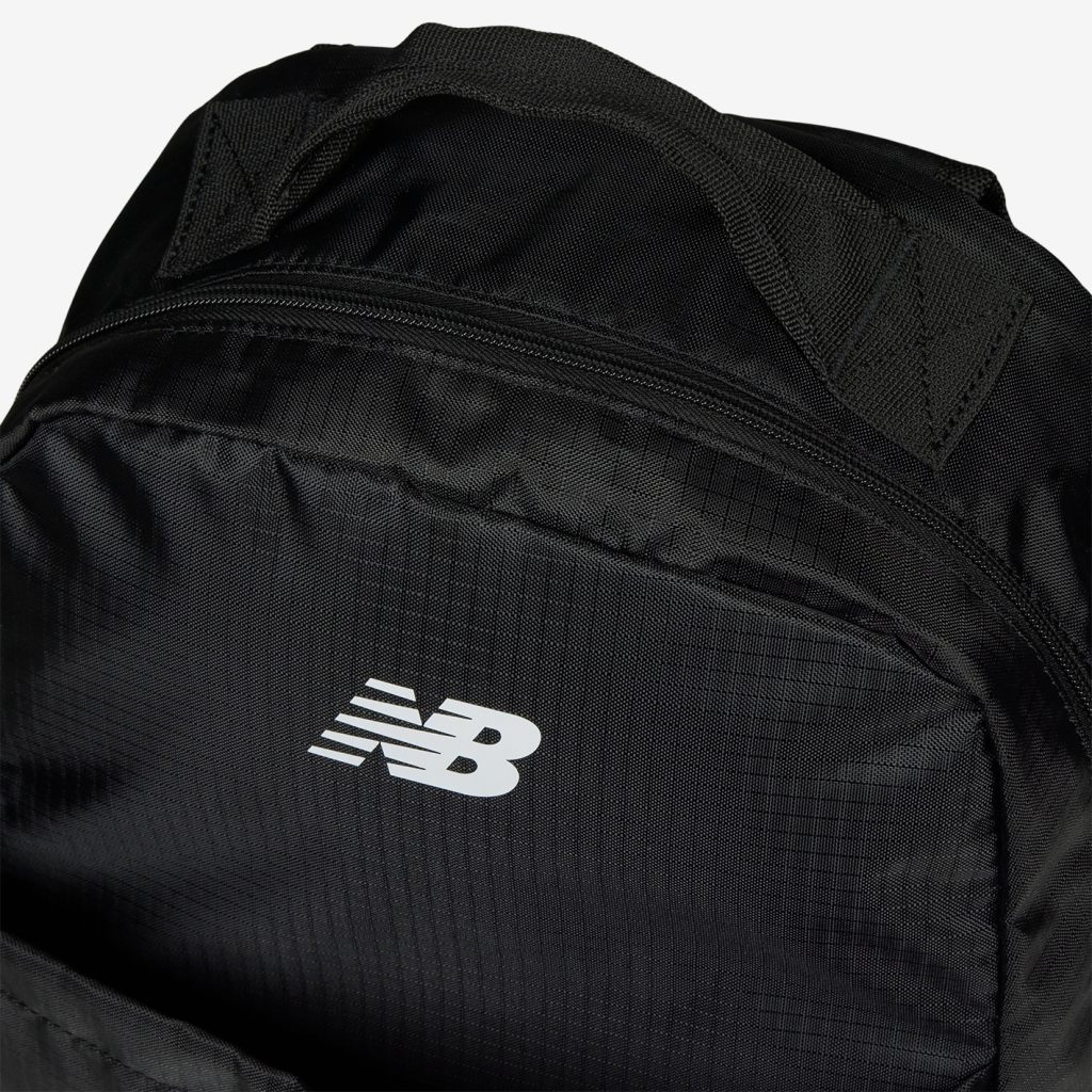 New Balance Essentials Backpack in SCHWARZ
