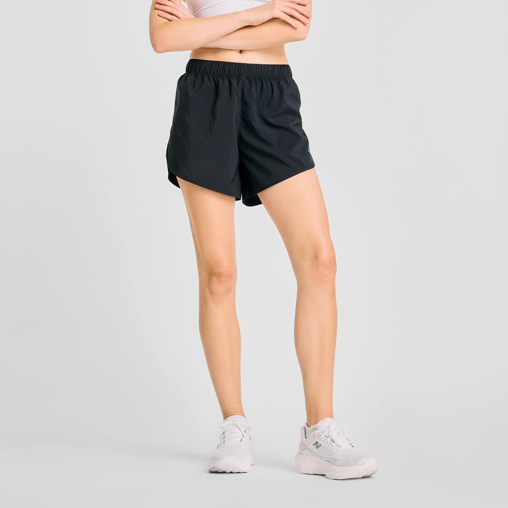 New Balance W Sport Short 5" in SCHWARZ