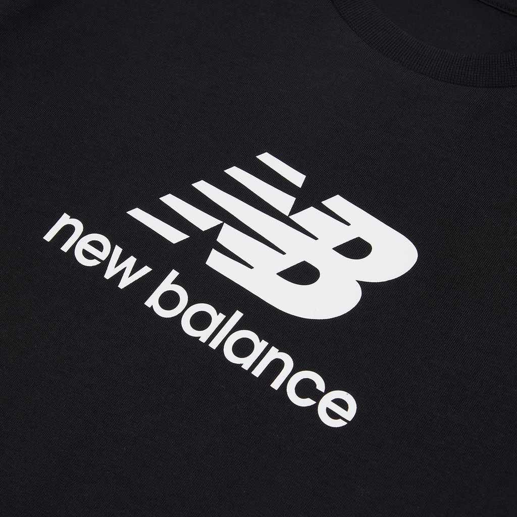 New Balance B New Balance Jersey Stacked Logo Tee in SCHWARZ