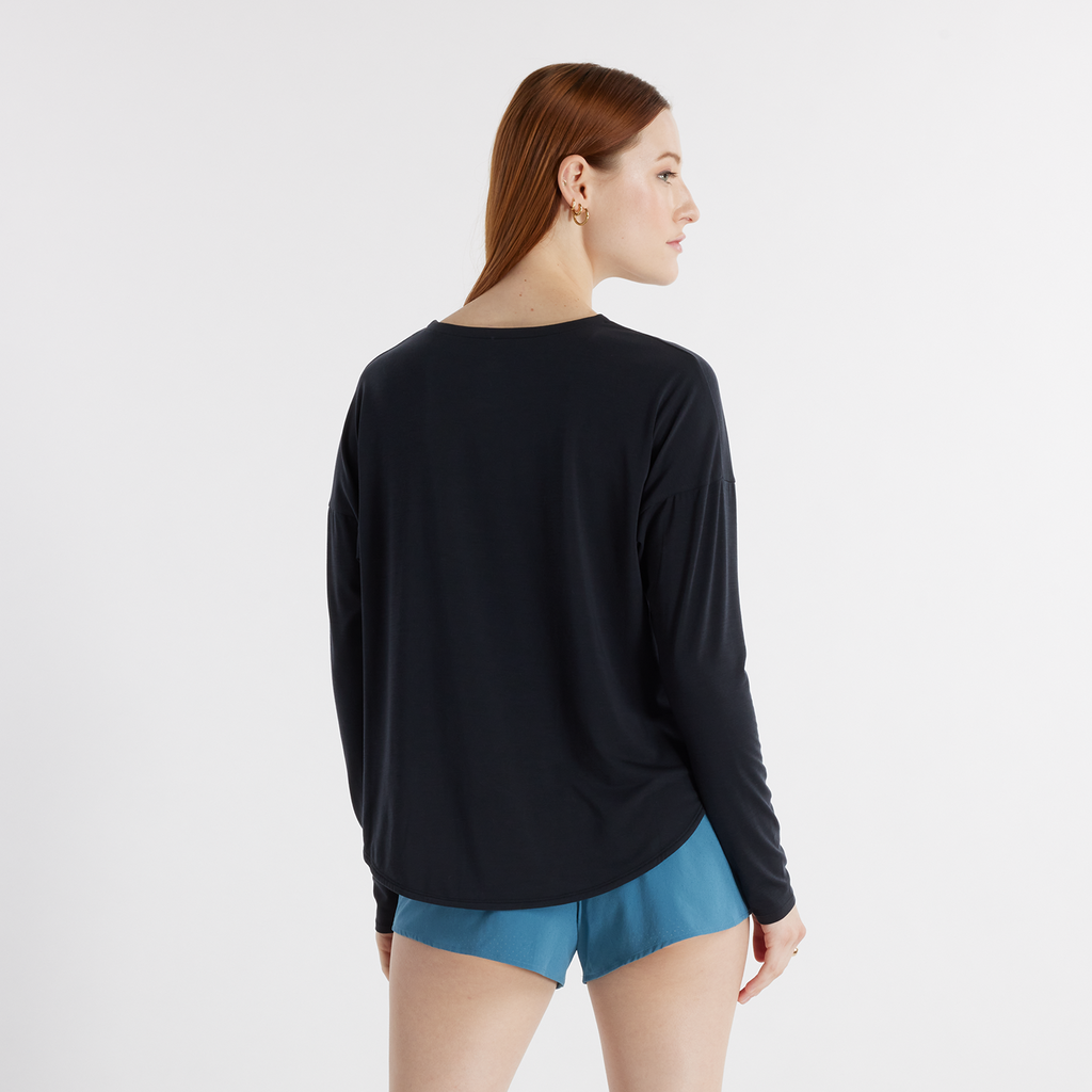 W Drapey Jersey Long Sleeve T-Shirt black model_bild_back_brandshop