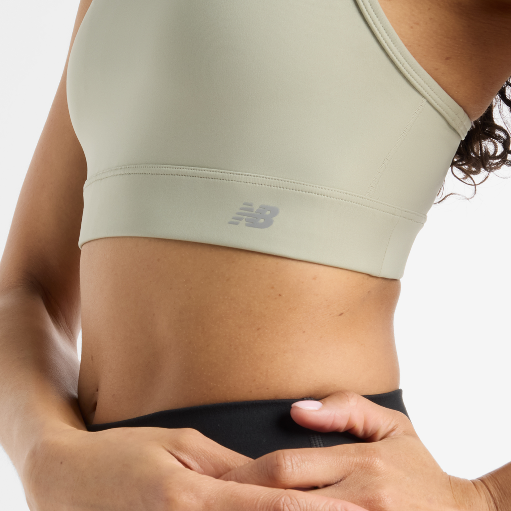 New Balance W NB Essential Yoga Bra in GRÜN