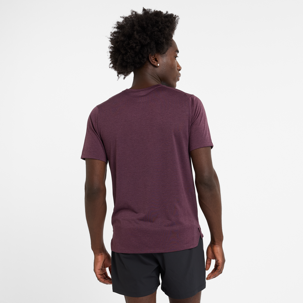 NB Athletics Run T-Shirt plum brown model_bild_back_brandshop