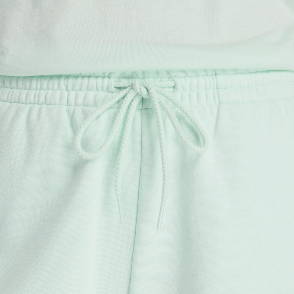 New Balance W Sport Essentials French Terry Short in GRÜN