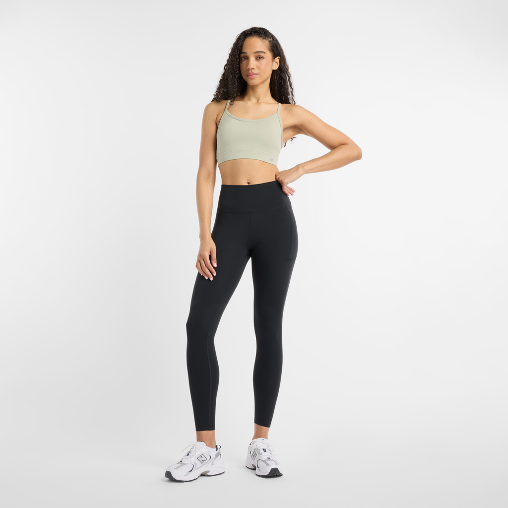 New Balance W NB Essential Yoga Bra in GRÜN