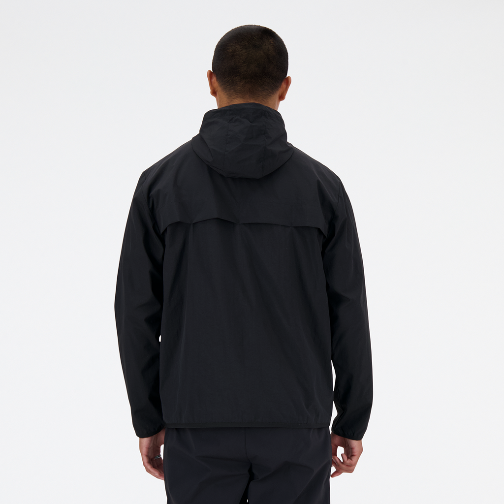 New Balance NB Athletics Woven Jacket in SCHWARZ