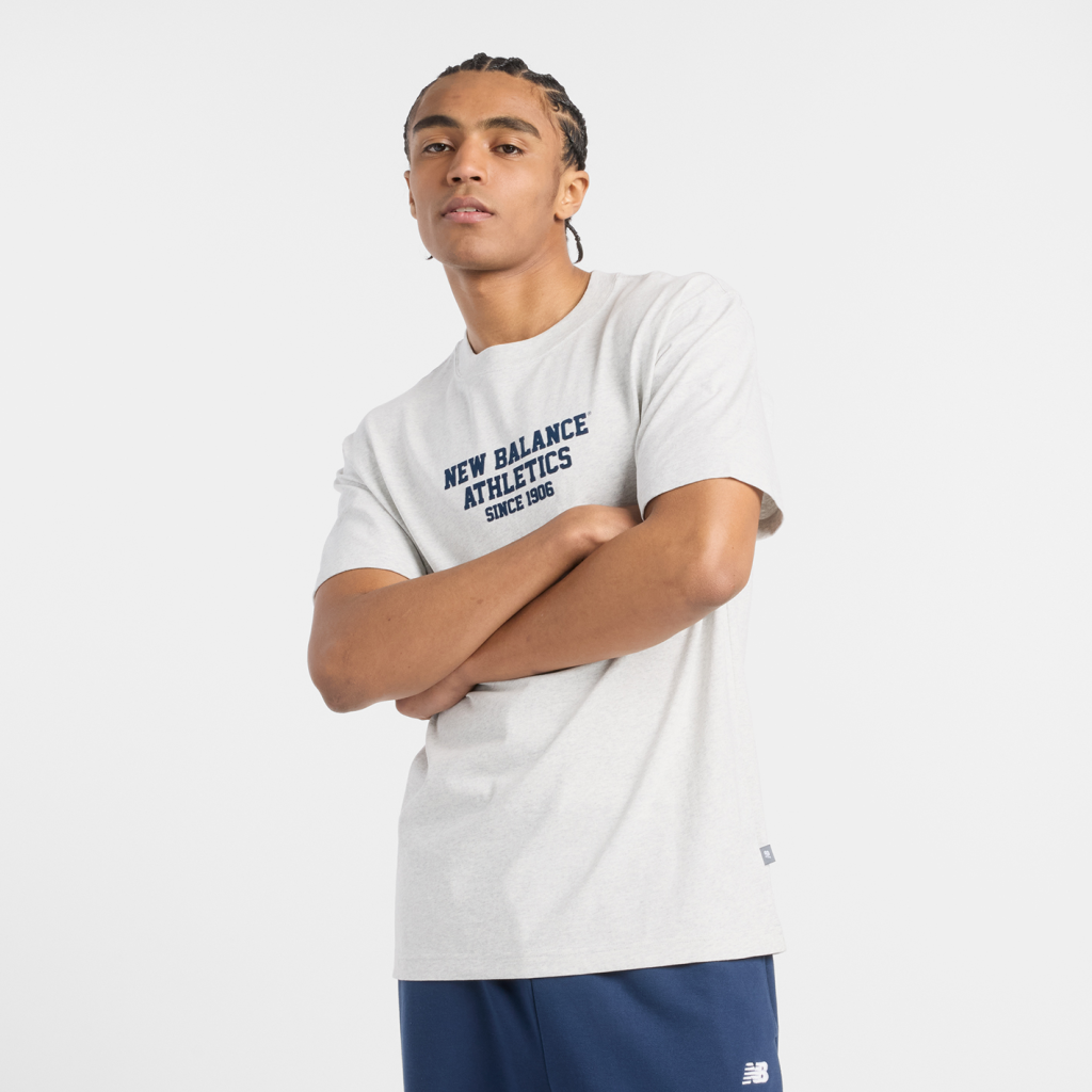 New Balance Varsity Graphic T-Shirt in GRAU
