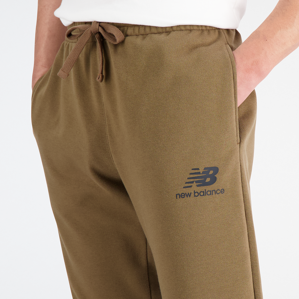 New Balance Essentials Stacked Logo Sweatpant in BRAUN