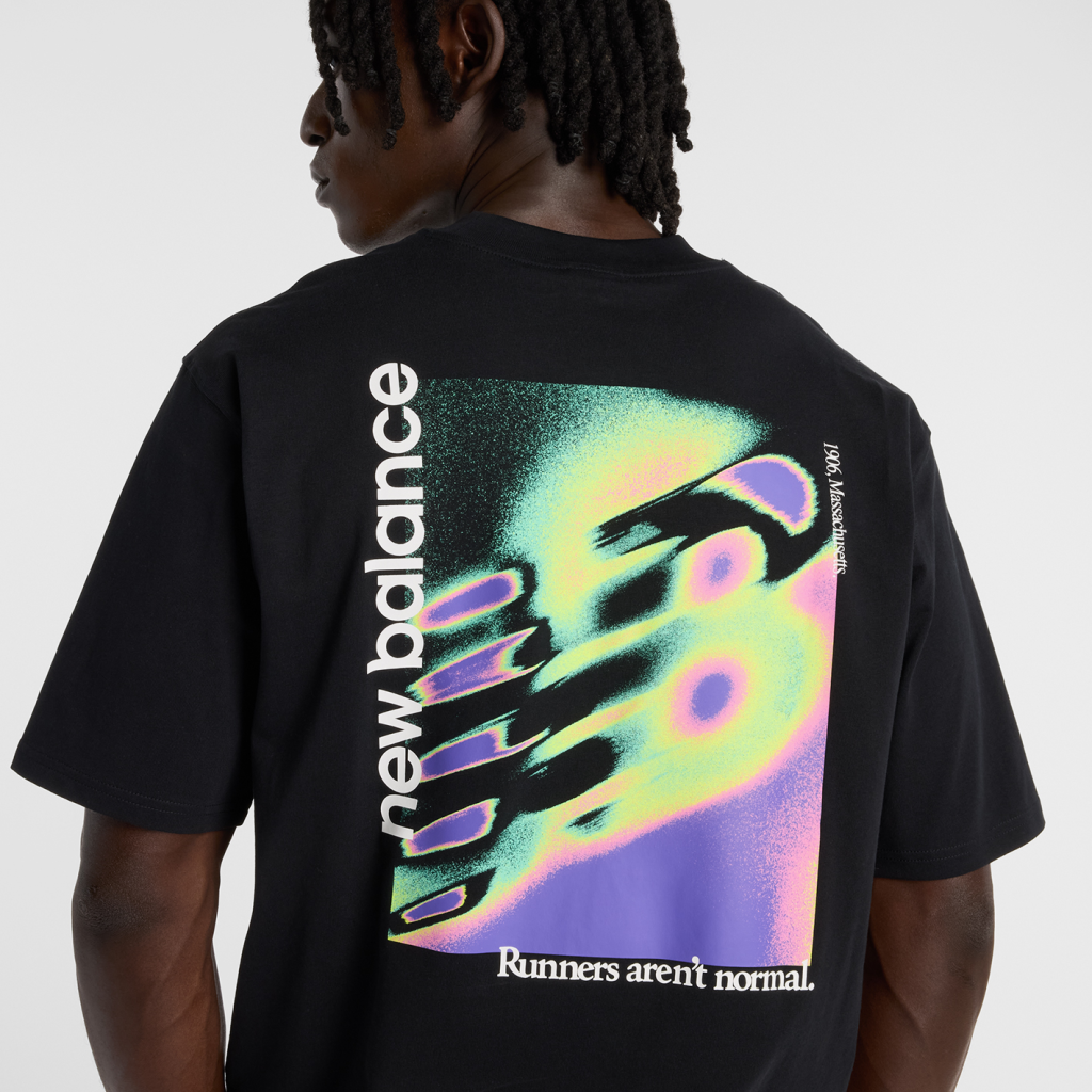 New Balance Classic Tri-Logo Heat Map T-Shirt in SCHWARZ