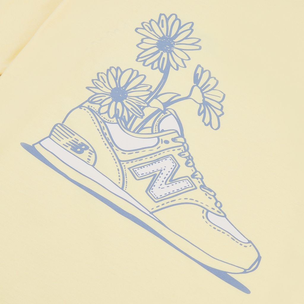 New Balance G NB FLORAL SNEAKER BACK GRAPHICS TEE in GELB