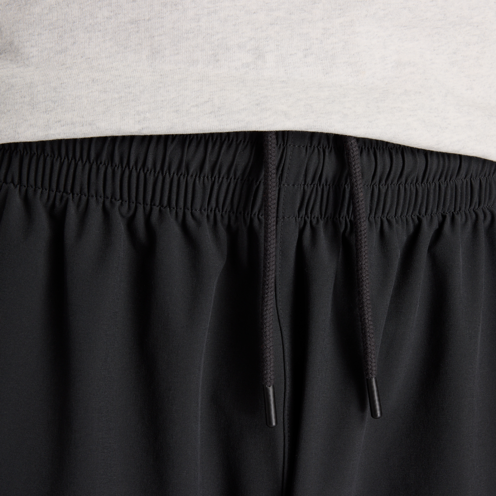 New Balance In Game Woven Track Pant in SCHWARZ