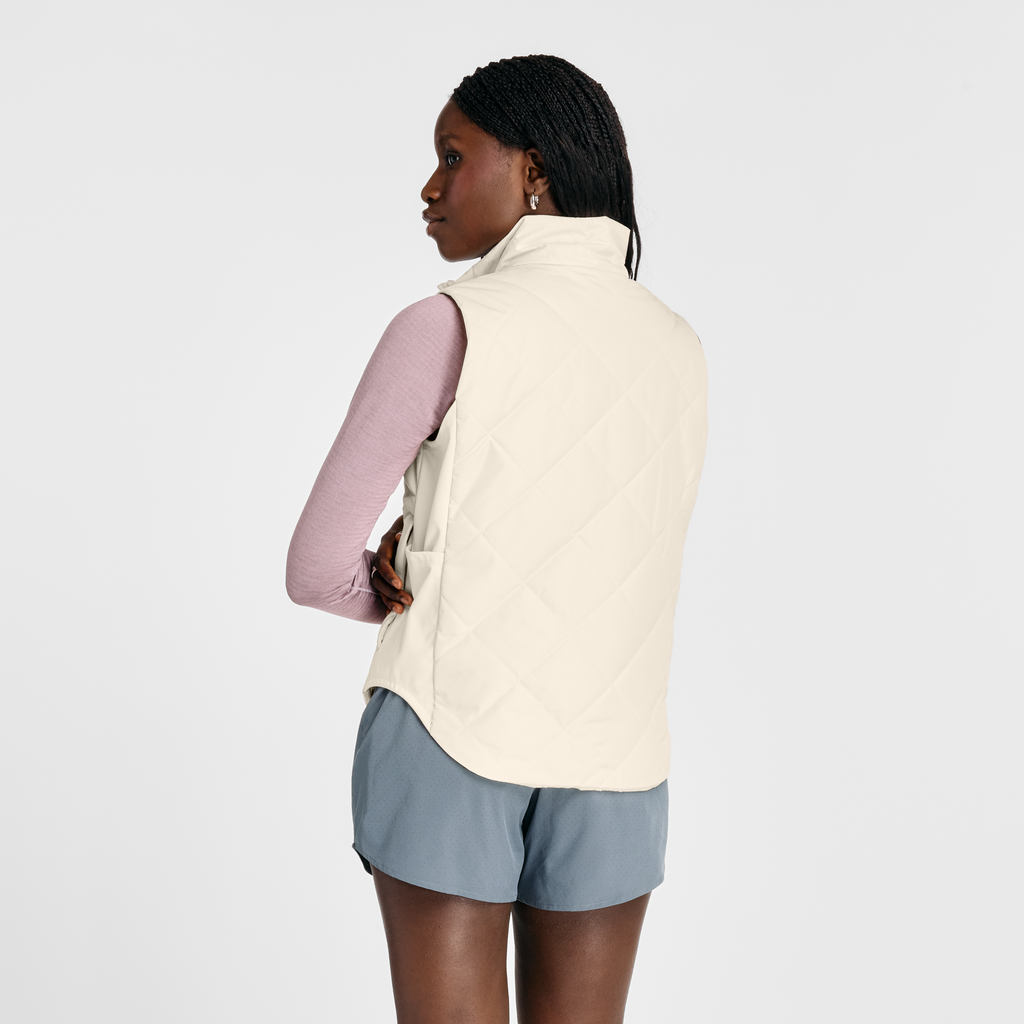 W Quilted Vest linen model_bild_back_brandshop