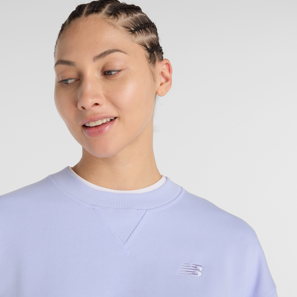New Balance W NB Athletics French Terry Crew in VIOLETT