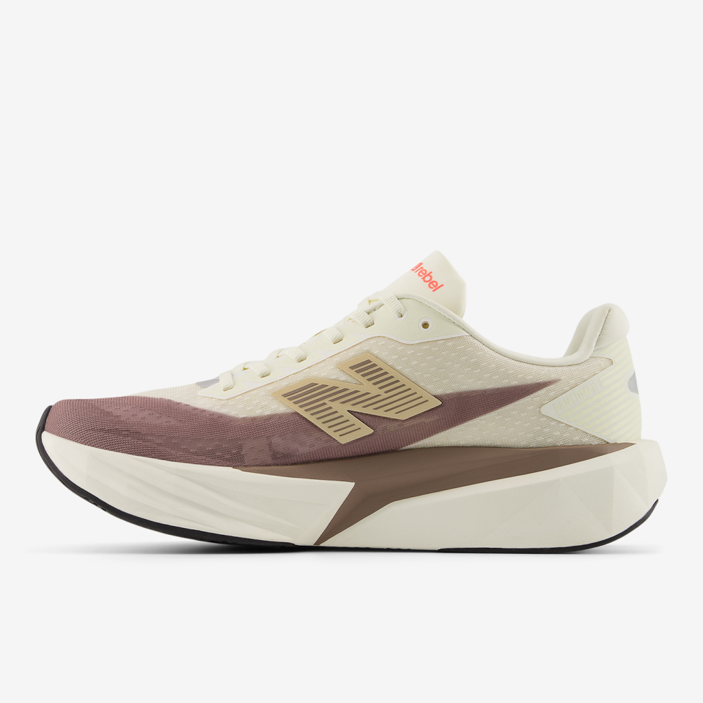 New Balance M Rebel v5 Laufschuhe in BEIGE