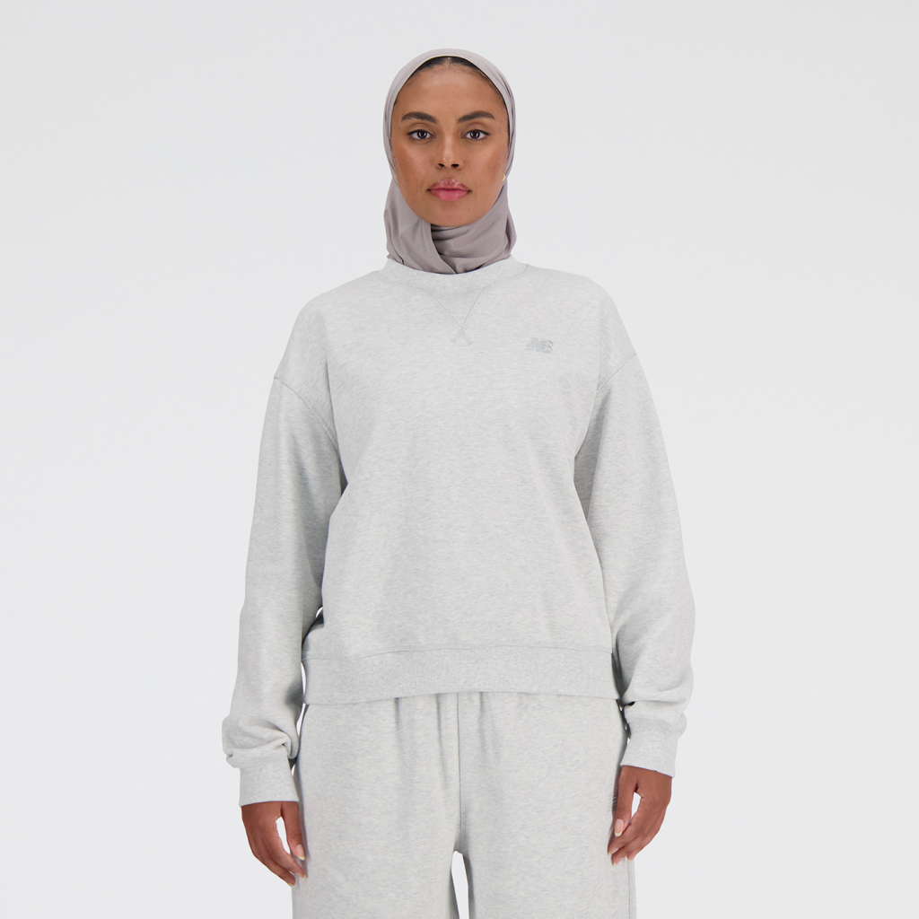 New Balance W NB Athletics French Terry Crew in GRAU
