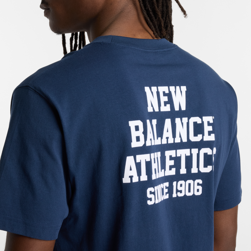 New Balance Varsity Graphic T-Shirt in BLAU