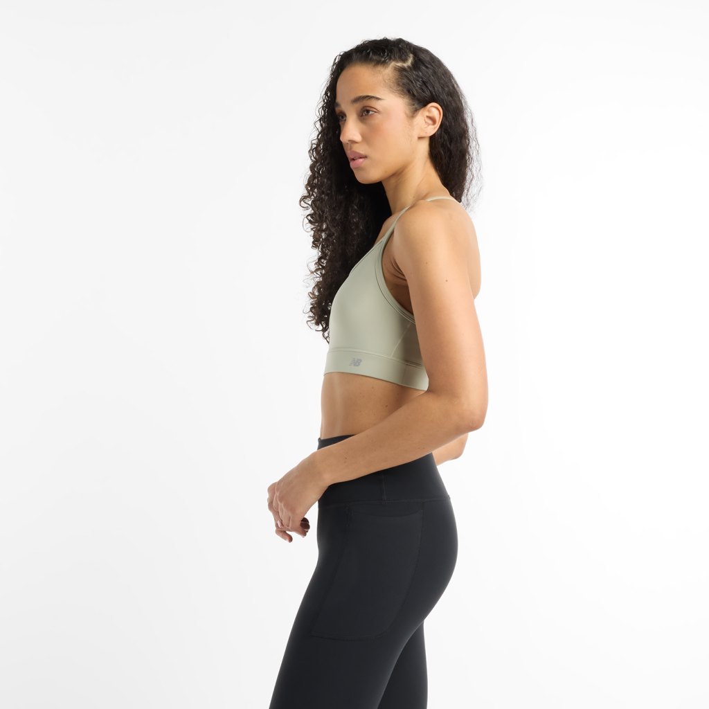 New Balance W NB Essential Yoga Bra in GRÜN