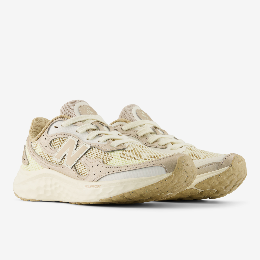 New Balance WARISTG4 Fresh Foam Arishi v4 Laufschuhe in BEIGE